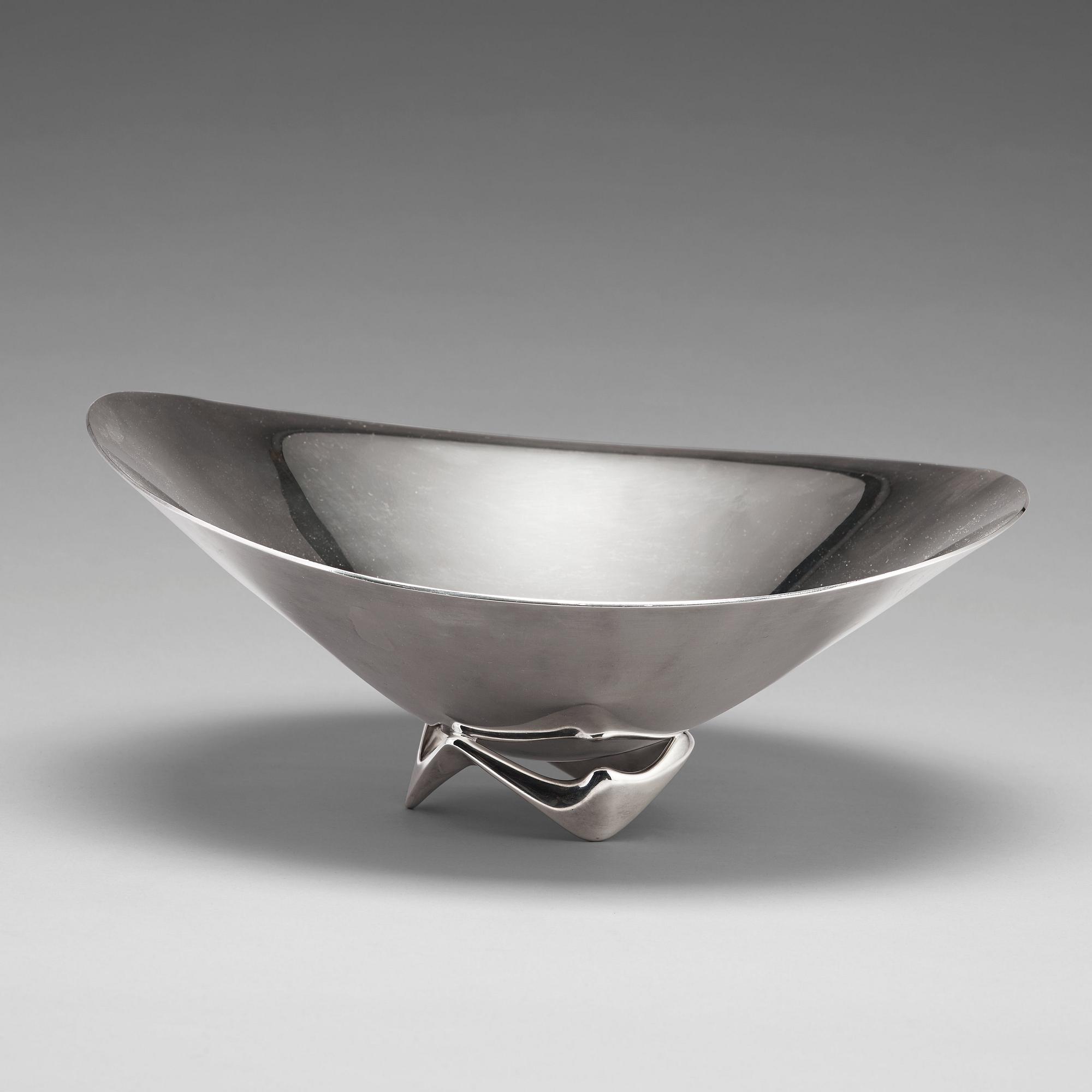 Henning Koppel, a sterling bowl, executed by Georg Jensen, Copenhagen 1948-77, design nr 980 A.