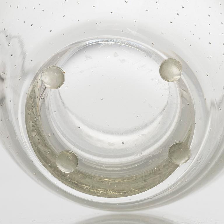 Gunnel Nyman, vaser, 2 st, modell "GN 3" och "GN 16". Signerade G. Nyman Notsjö 1947 och G. Nyman Nuutajärvi Notsjö.