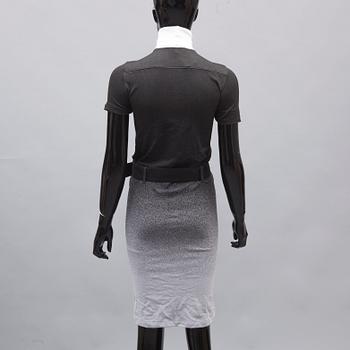 KLÄNNINGAR, 2 st, samt DRÄKT, 2 delar, Karl Lagerfeld för Wolford.