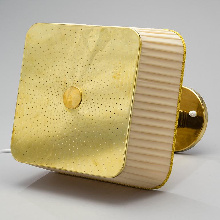 PAAVO TYNELL, PÖYTÄVALAISIN. Malli 5066, valmistaja Taito Oy, 1940-luku.