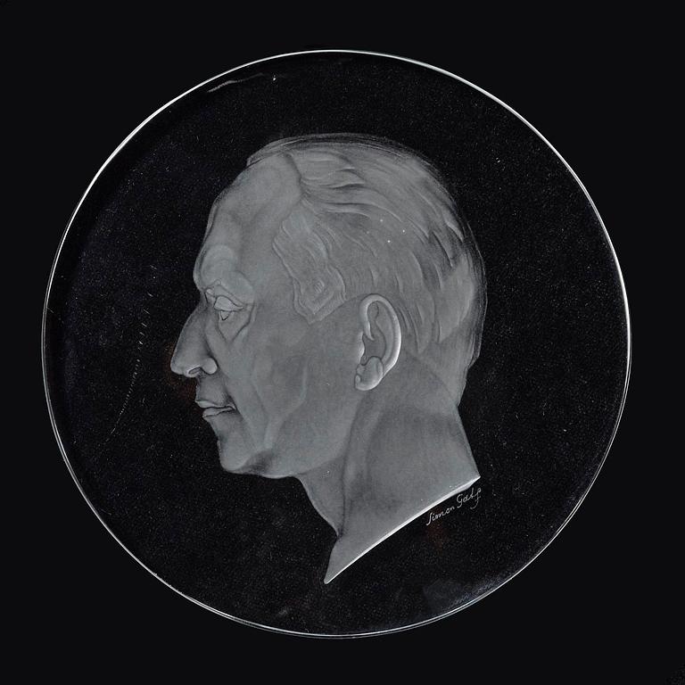 Simon Gate, an engraved glass portrait plaque, Orrefors ca. 1935.