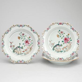TALLRIKAR, 3 st, porslin, Kina, Qianlong (1736-95).