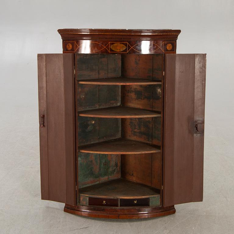 Väggskåp England 1800-talets andra hälft.