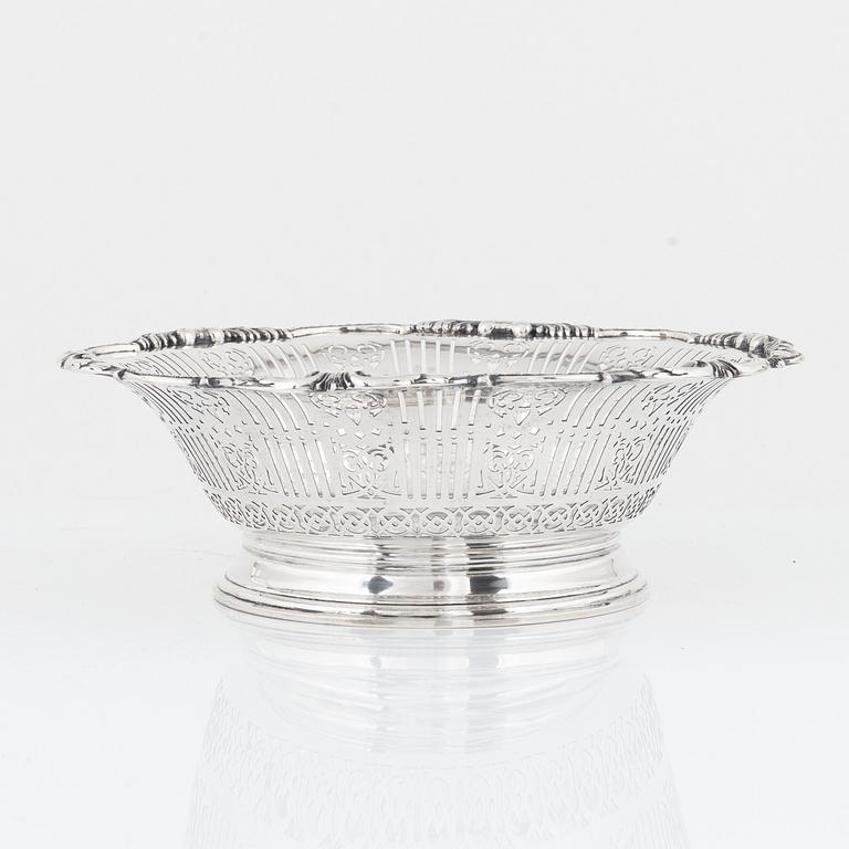 A German Silver Basket, mark of Gebrüder Deyhle, Schwäbisch Gmünd, circa 1900.