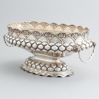 A Swedish silver jardinière, mark of CG Hallberg, Stockholm 1906. Renaissance-style.
