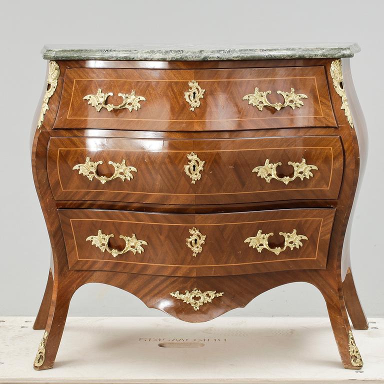 BYRÅ, rokokostil. 1900-tal.