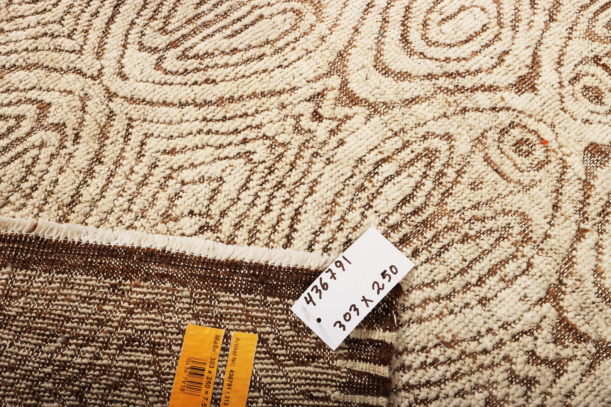 Matta, orientalisk, modern design, ca. 303 x 250 cm.