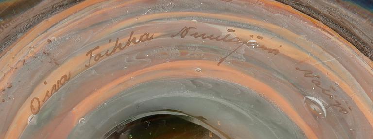 SKÅLAR, glas, 2 st, varav en Oiva Toikka, sign. Nuutajärvi.