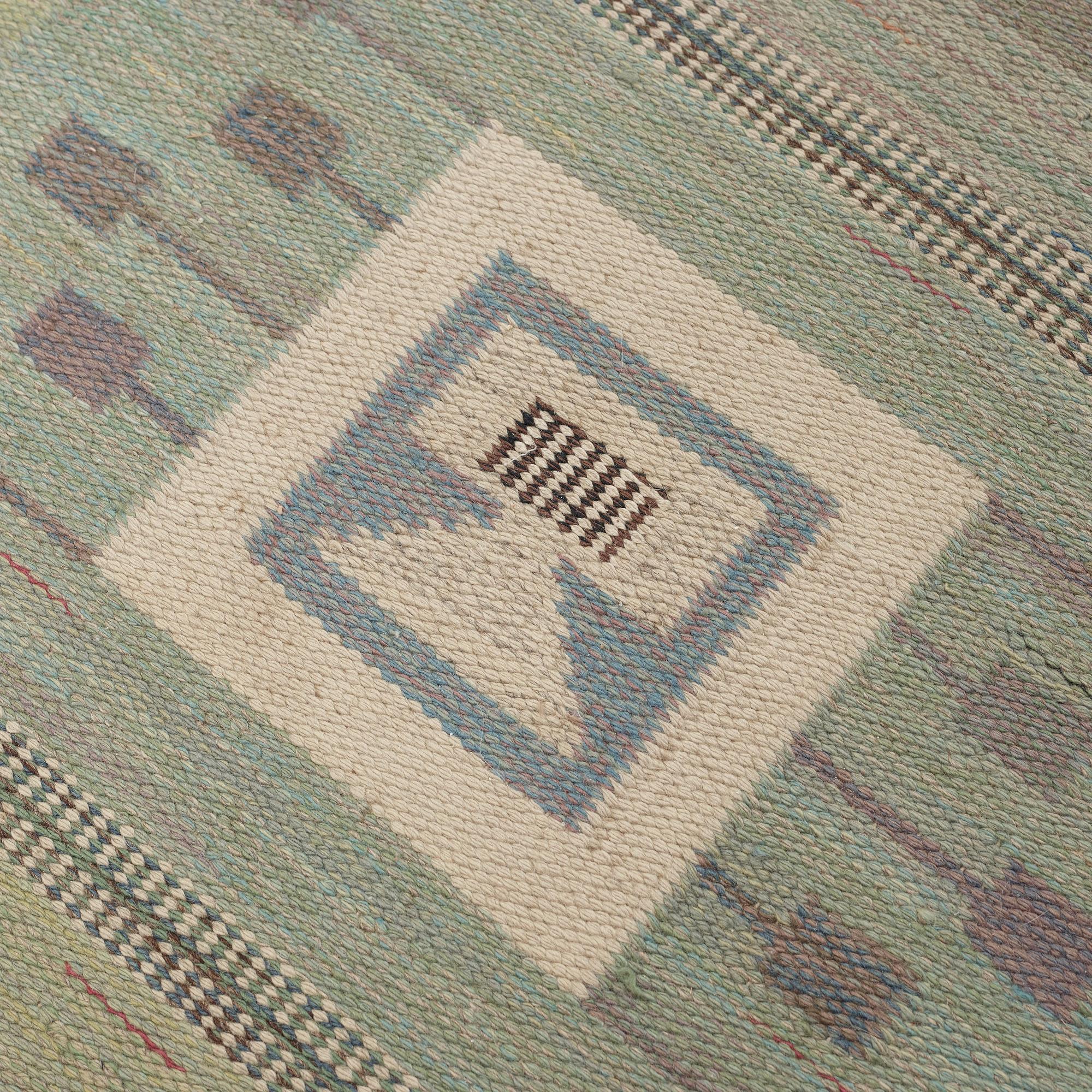 CARPET. "Flickorna i fönstret". Flat weave. 251,5 x 196,5 cm. Signed EM SH.