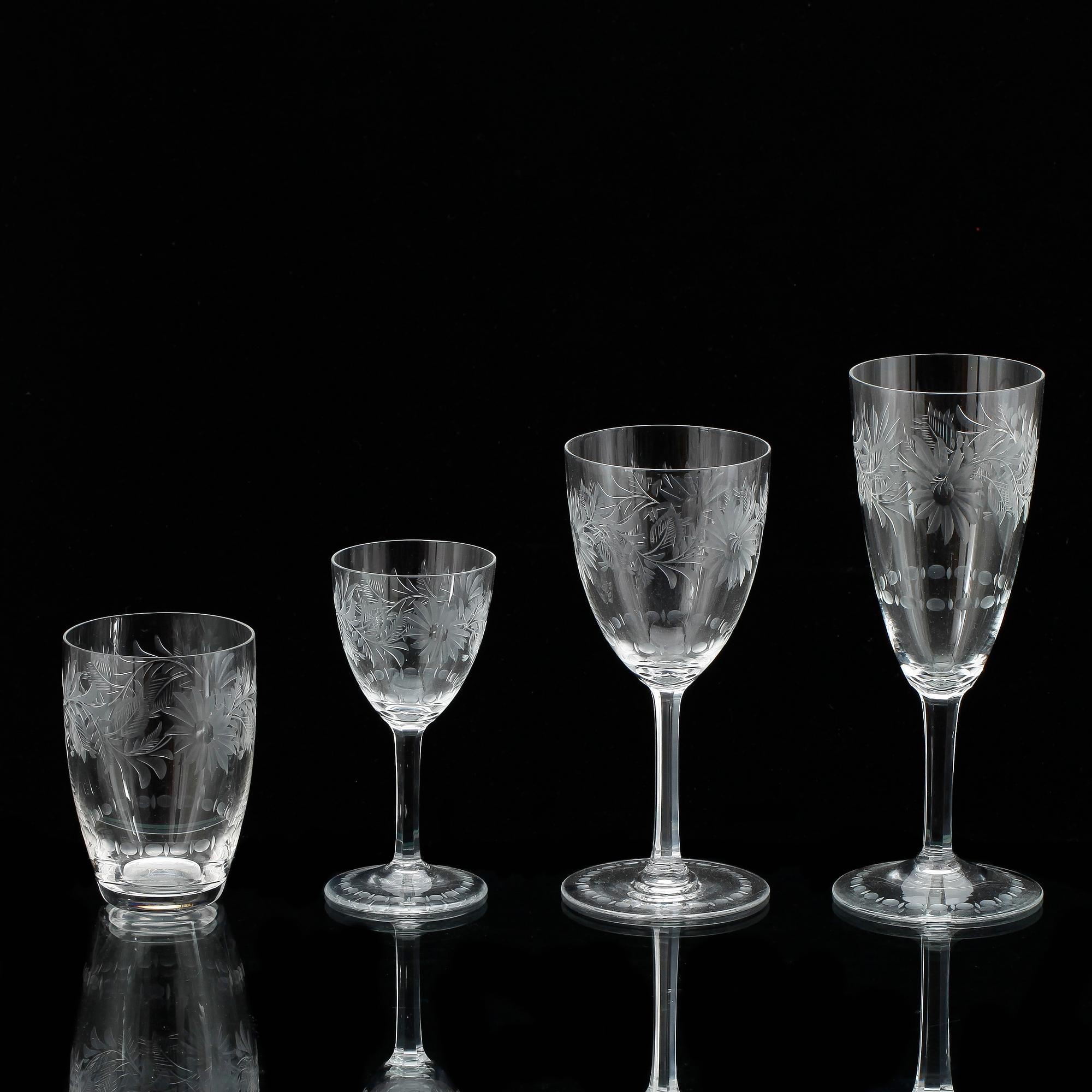 GLASSERVIS, 55 delar, troligen Tyskland, 1900-talets första hälft.