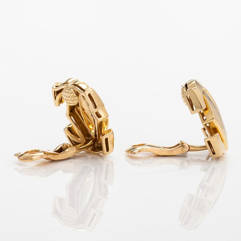 Cartier, earrings, "Penelope Double C", 18K gold with certificate.