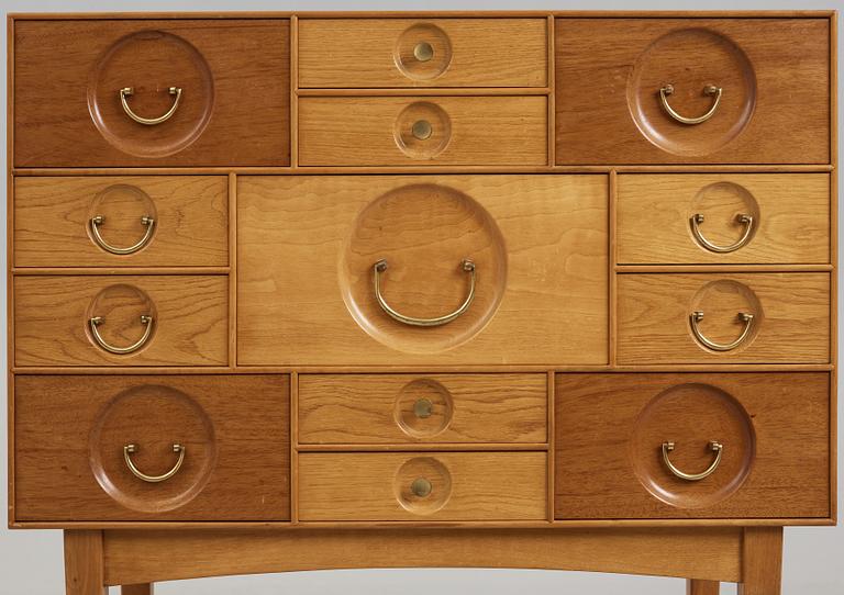 JOSEF FRANK, skåp, Firma Svenskt Tenn, 1965, modell 2237.