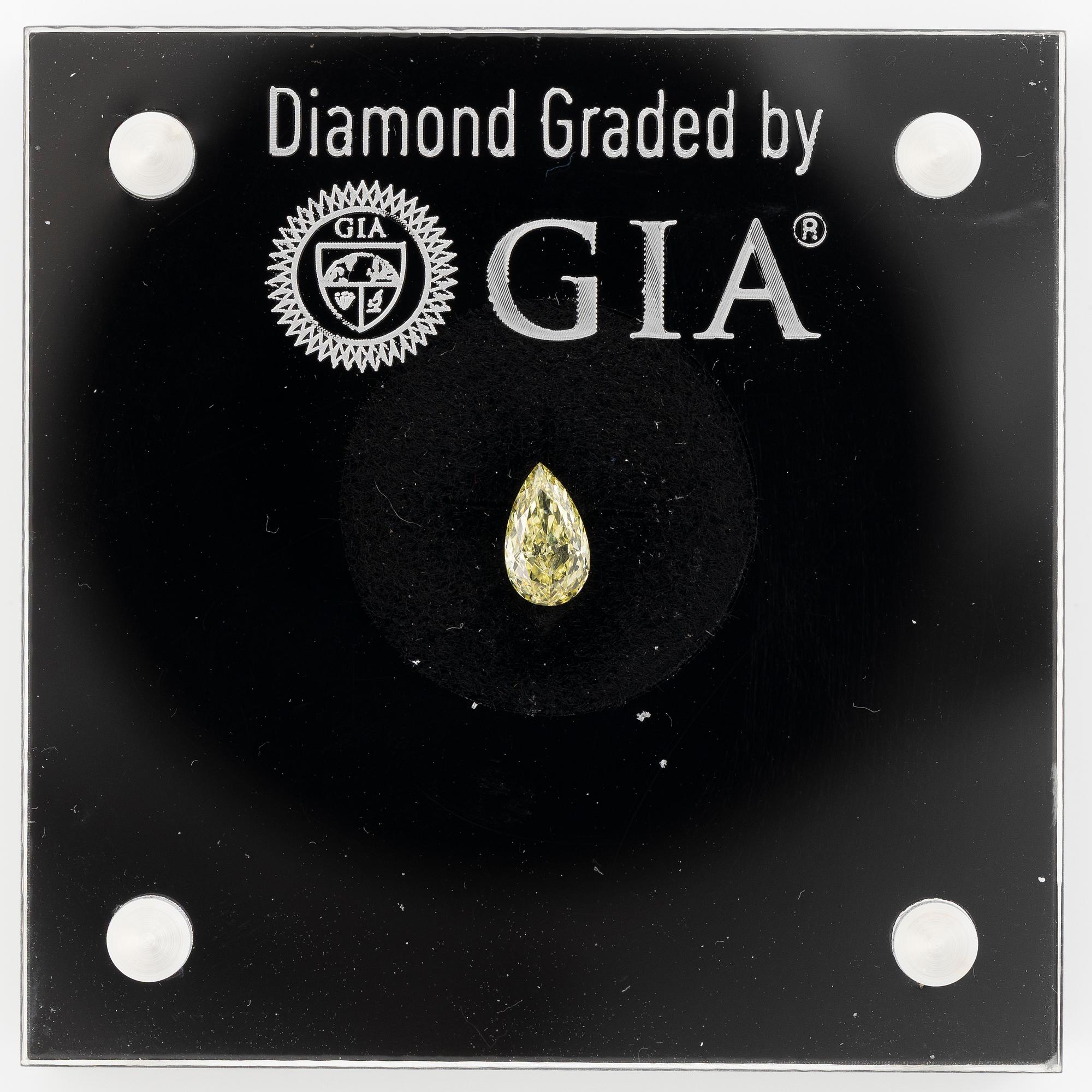 Oinfattad droppslipad gul diamant, 0.50 ct, medföljande GIA report.