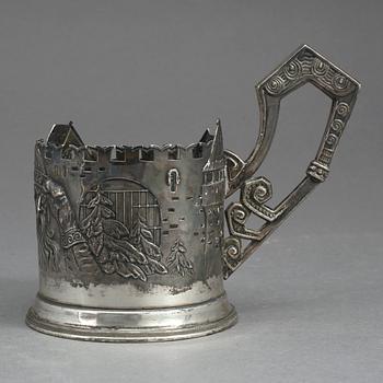 TEGLASHÅLLARE, silver, Ryssland 1908-1917. Vikt ca 151 gram.