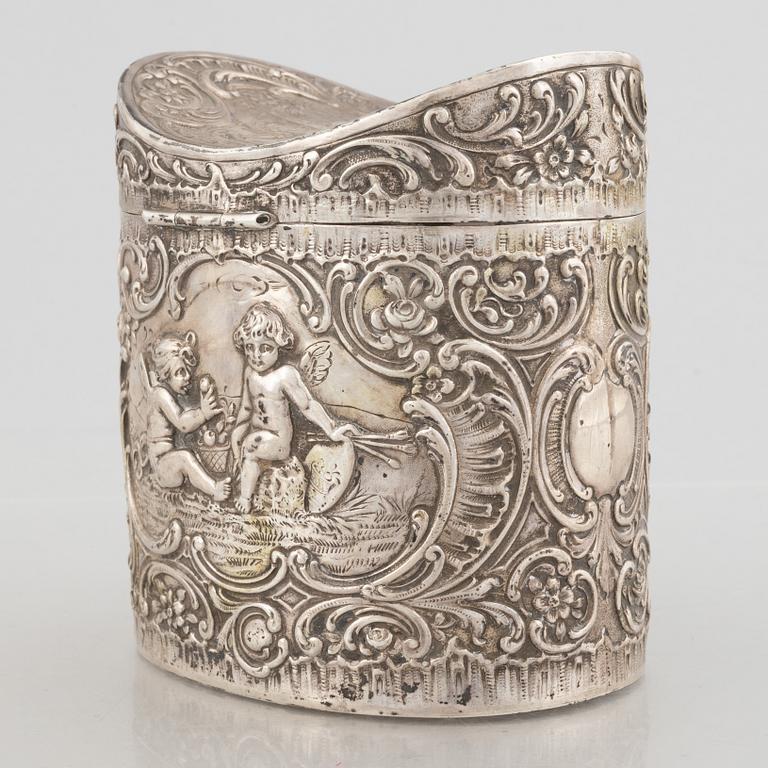Lided box, silver 800, German control mark, Rococo style, circa 1900.