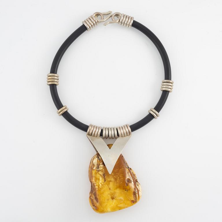 Silver necklace with amber.