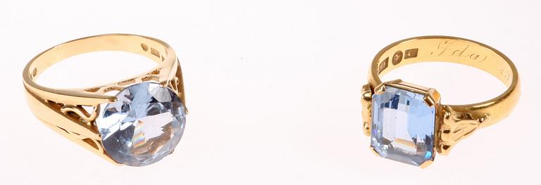 RINGAR, 4 st, 18K guld samt stenar, 1900-talets andra hälft. Tot vikt 25 gram.