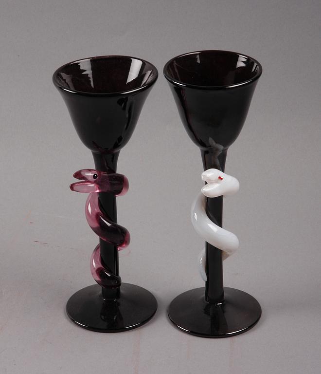 GLAS på FOT, ett par. Ulrica Hydman-Vallien, Åfors 1991. "Pokal Vindere".