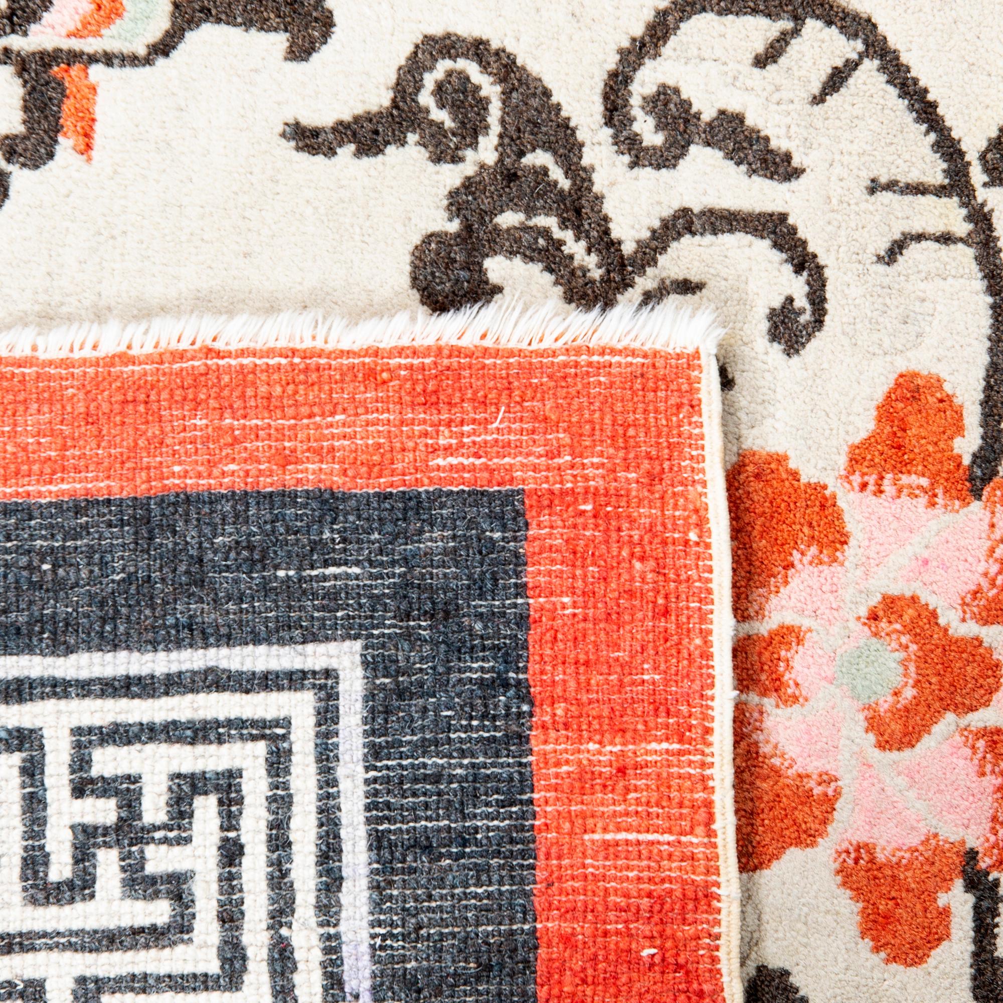 A Chinese antique carpet ca 174x93 cm.