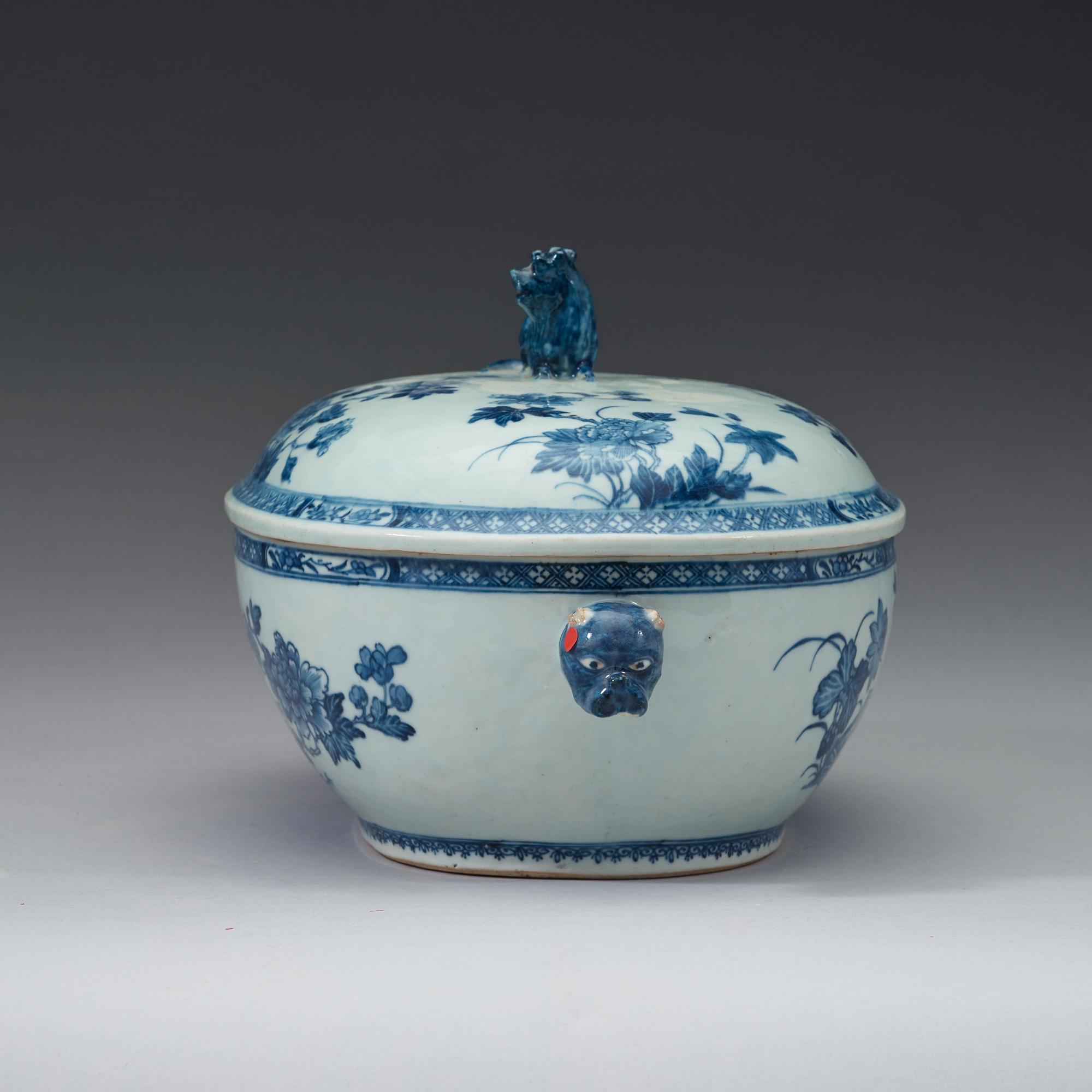 An export porcelain blue and white tureen and cover, Qing dynasty, Qianlong (1736-1795).