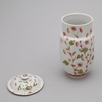 VAS MED LOCK, porslin, Kina 1800-tal.