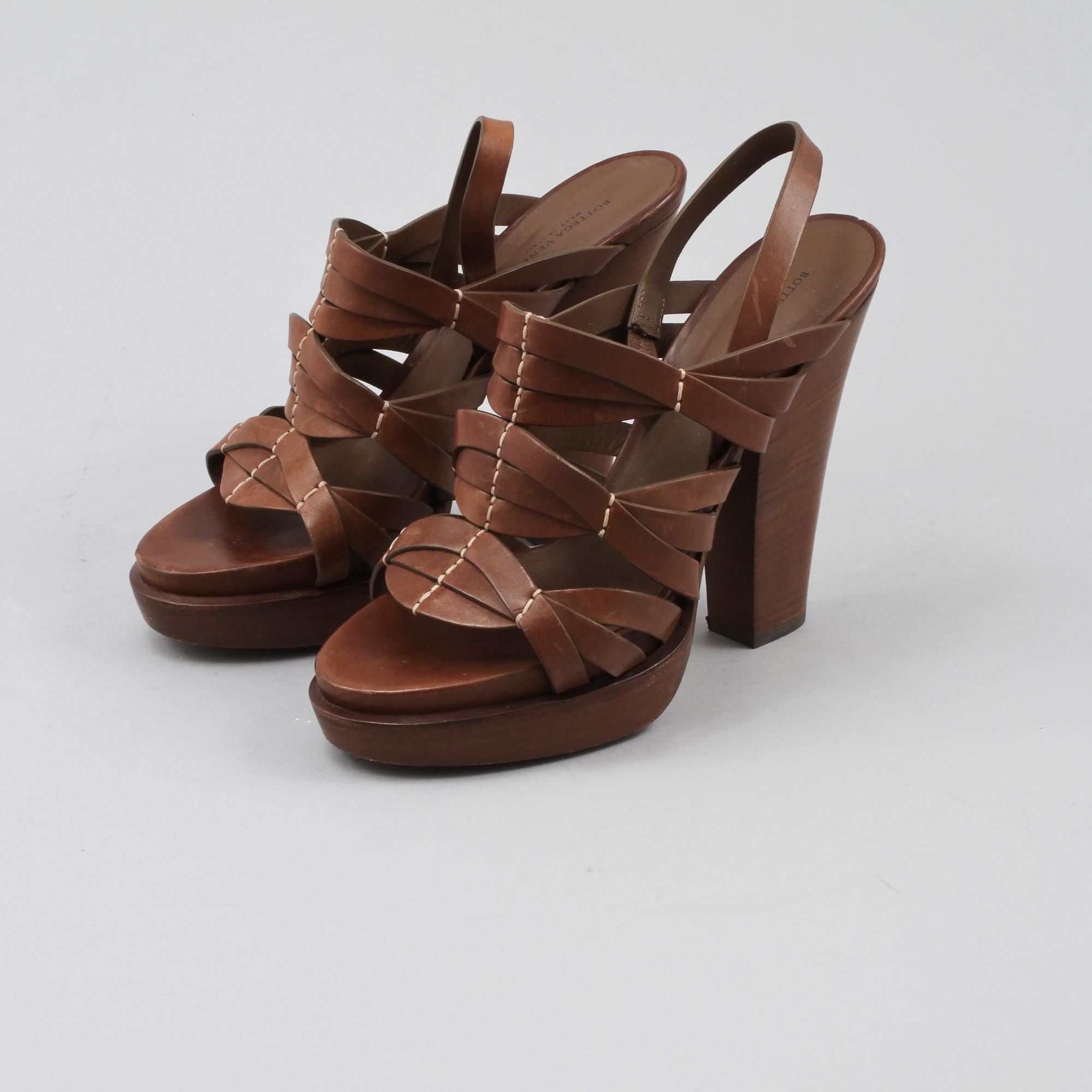 SKOR, Bottega Veneta.