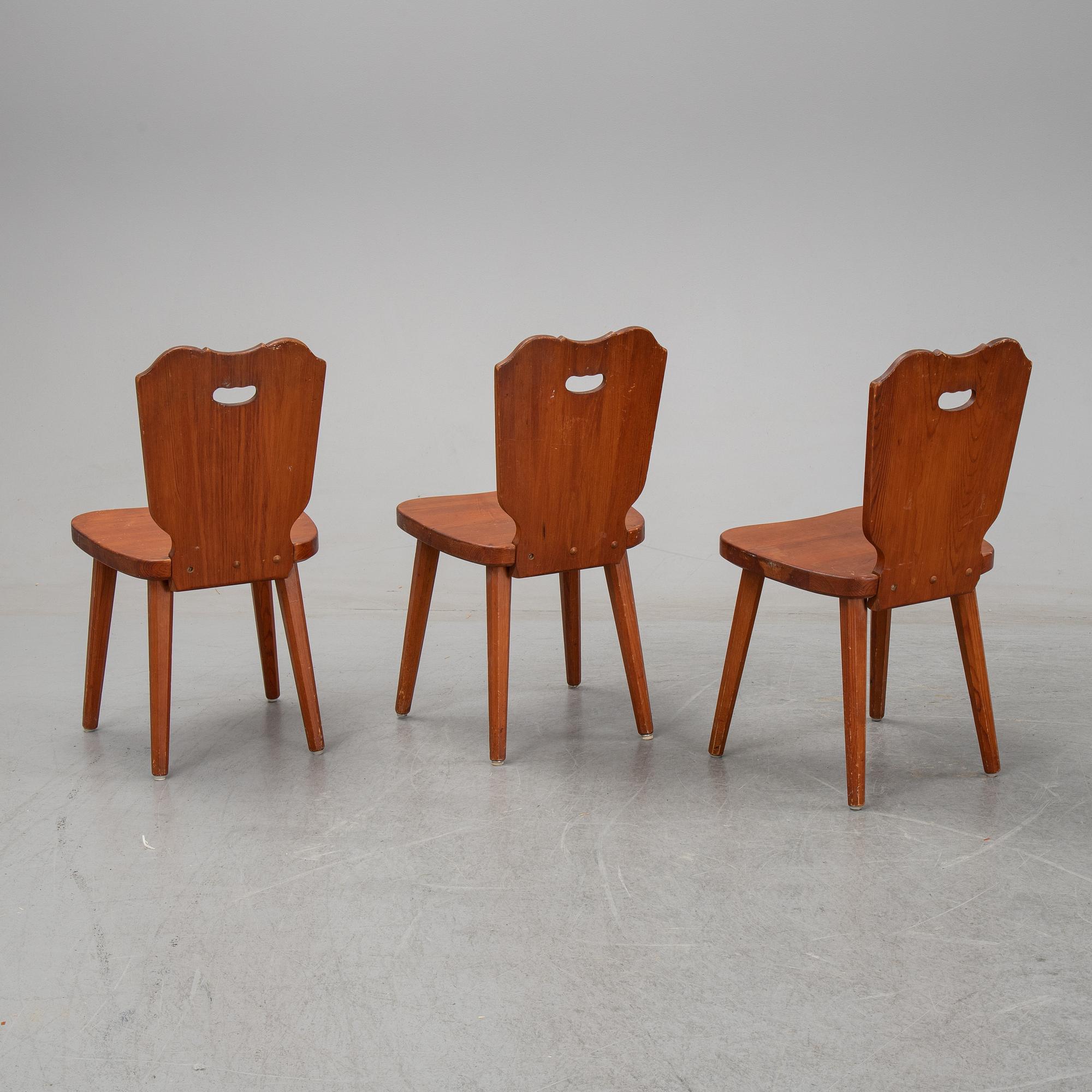 6 stained pinewood chairs, mid 20th century.