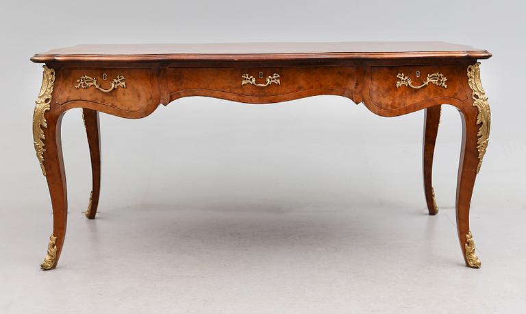 SKRIVBORD, rokokostil, 1900-talets första hälft.