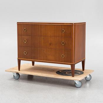 A swedish Modern mahogany-veneered chest of drawers, 1940's/50's.