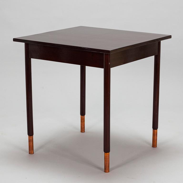 Bernhard Häkli, A Finnish Jugend table and six chairs, Vihdin Puuseppäin Huonekaluliike 1911.