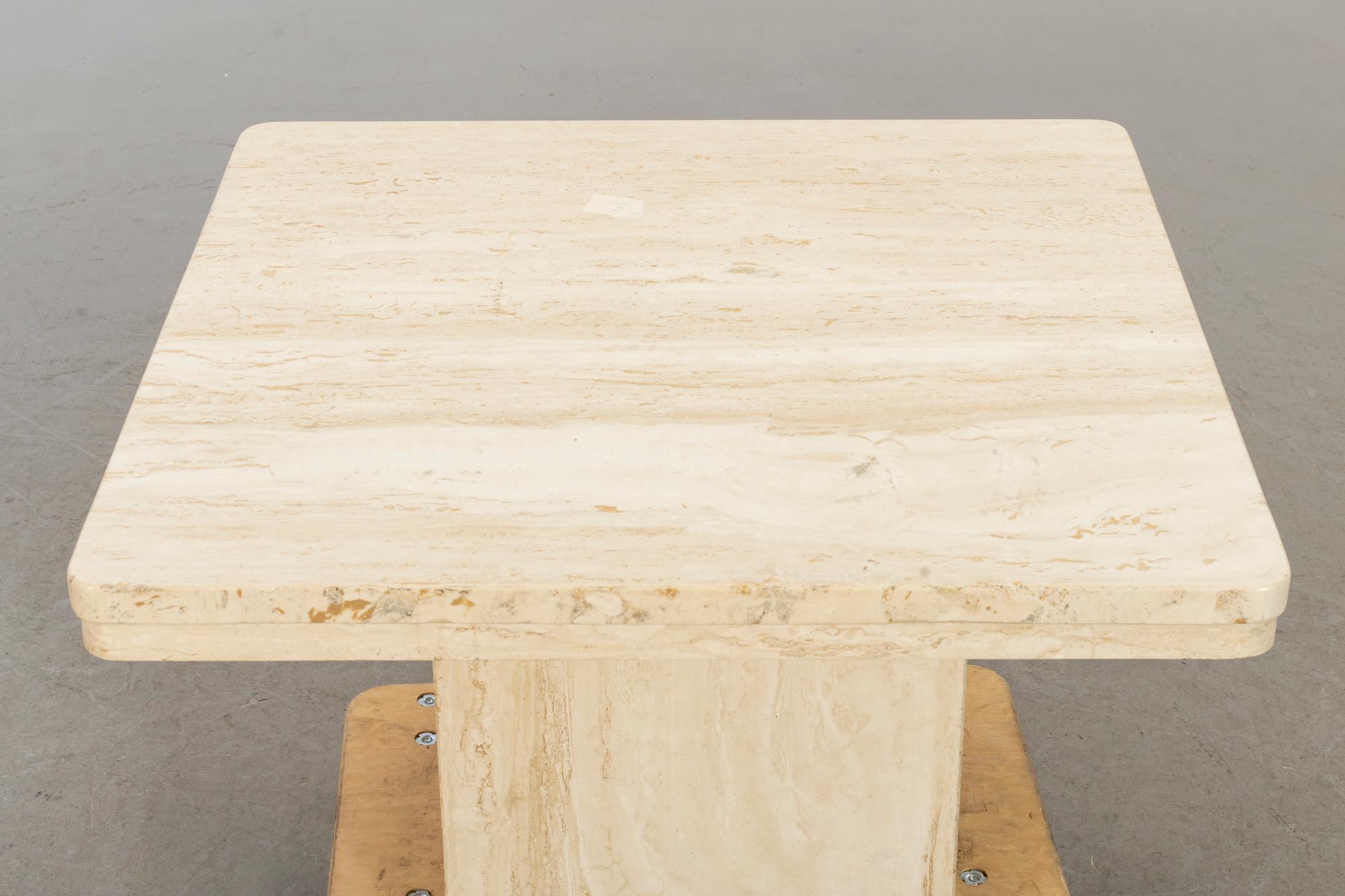 A MARBLE TOP COFFEE TABLE.