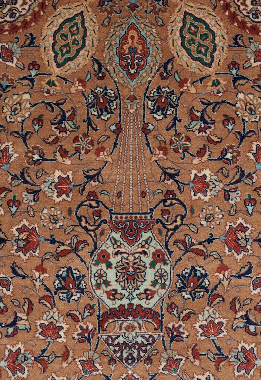 OLD TABRIZ probably. 270,5 x 180 cm, as well as around 2 cm of flat weave at each end.