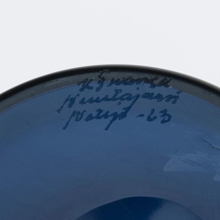 VAS, 2 st, glas, signerade "KF Nuutajärvi Notsjö -60" samt "K Franck Nuutajärvi Notsjö -63".