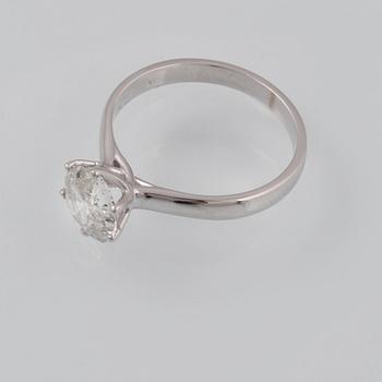 RING, 18K vitguld med äldre briljantslipad diamant ca 1.30 ct. Vikt 3,1 gram.