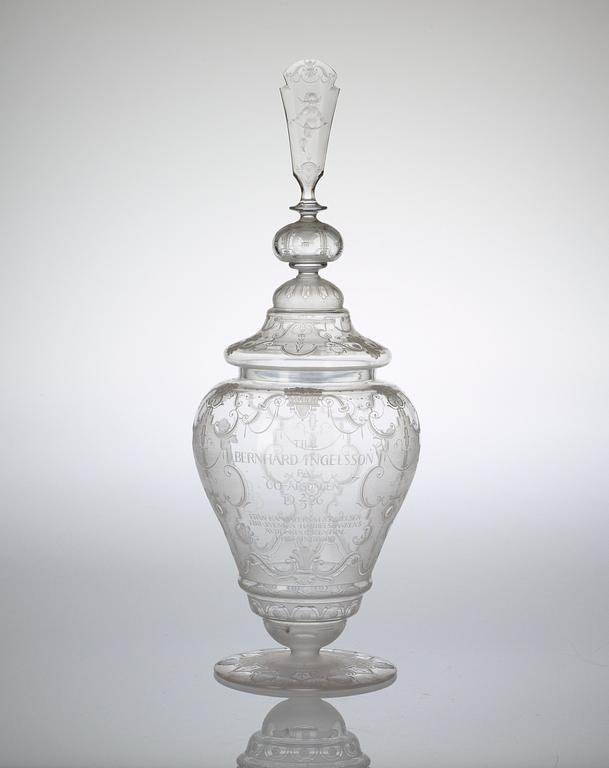 An Edvin Ollers engraved glass goblet with cover, Elme 1926, engraved by Carl Müller.