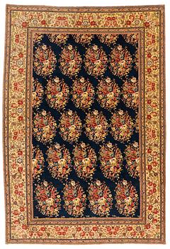 386. A semi-antique Tabriz carpet, ca 294 x 200 cm.