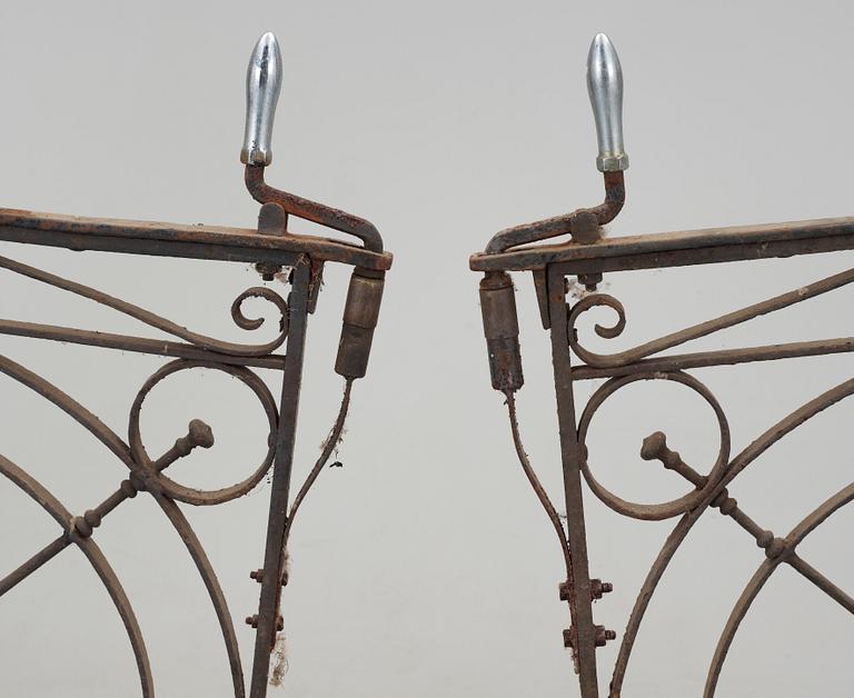 GRINDAR, ett par, smide, 1800/1900-tal.