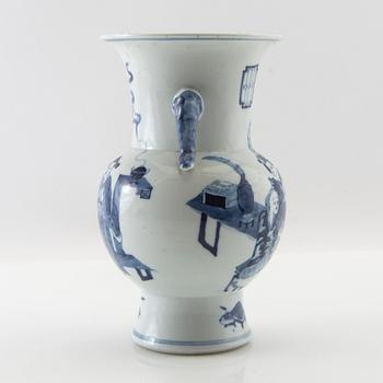 Vase porcelain China late Qing.