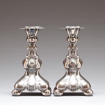 LJUSSTAKAR, ett par. Silver, barockstil G.A.B. 1948-49.