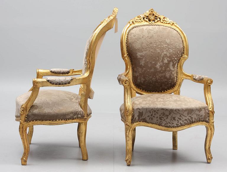 KARMSTOLAR, ett par, nyrokokostil, 1900-tal.