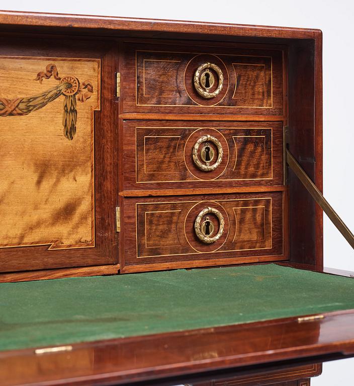 A Gustavian travel secretaire by Georg Haupt (master in Stockholm 1770-1784), signed.