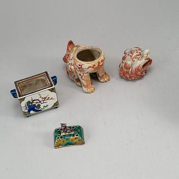 A set of two Japanese censers and two Japanese bowls, 20th Century.