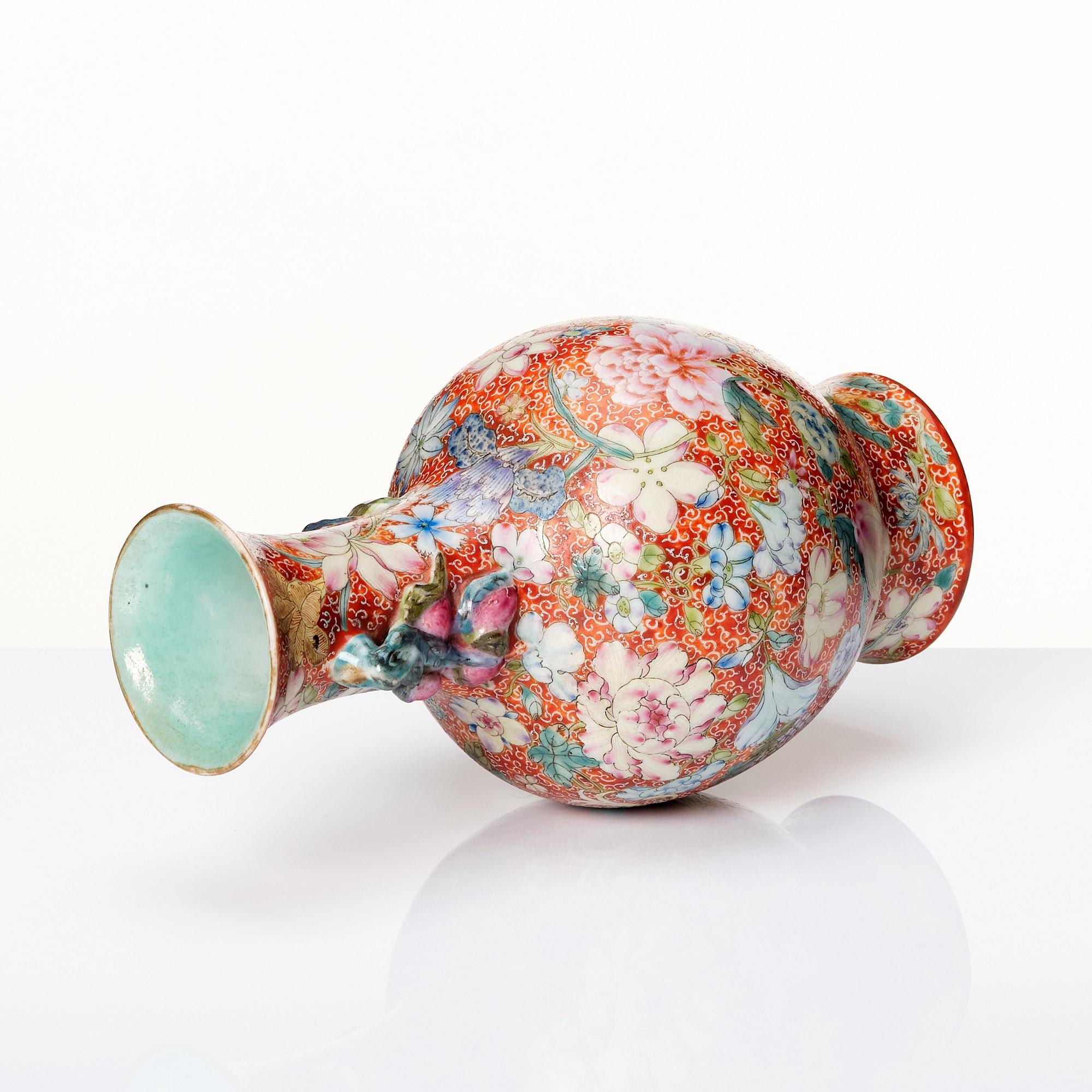 Vas, porslin. Kina, Republik, med Qianlongsmärke.