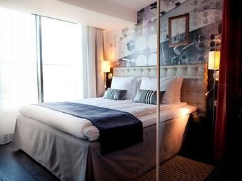 RADISON BLU RIVERSIDE, övernattning i juniorsvit för två personer inklusive frukost.
