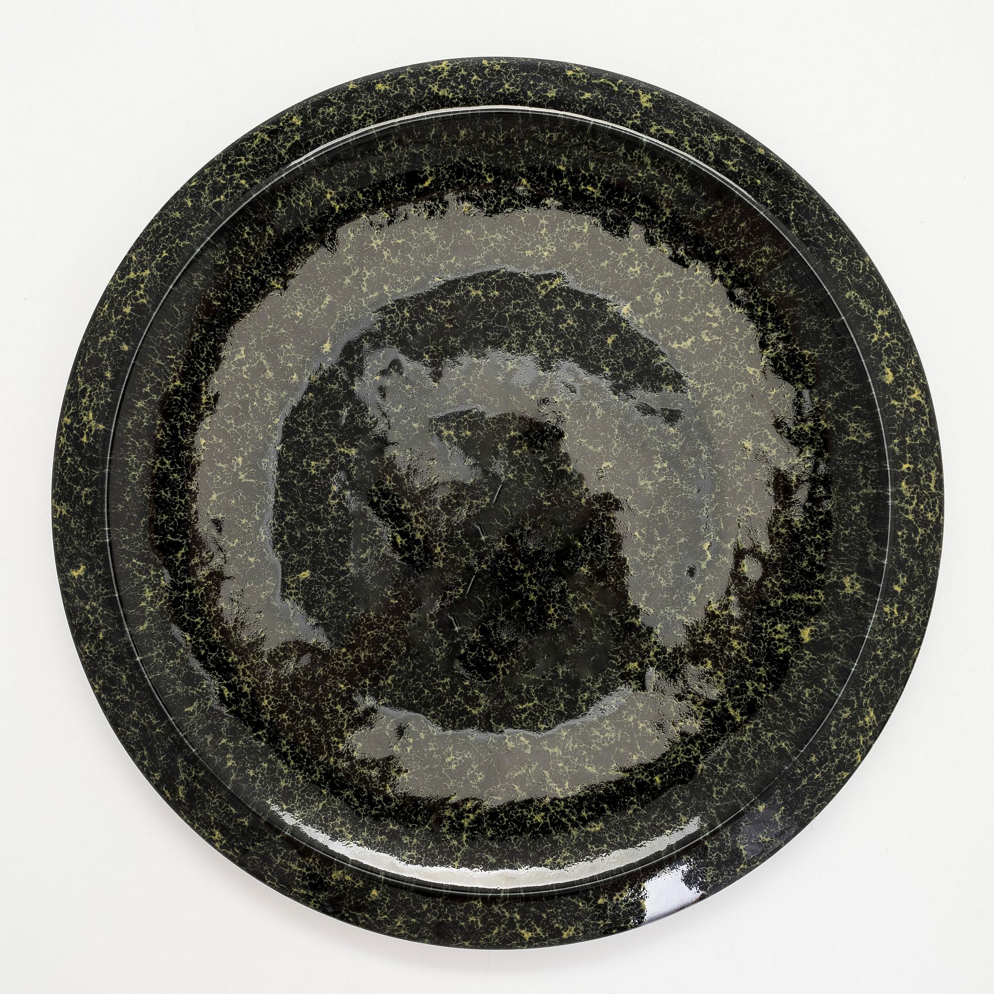 Fujiwo Ishimoto, Two porcelain dishes, Arabia 1990s.