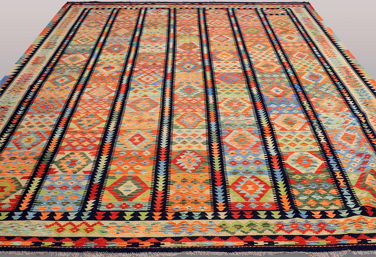 A CARPET, Kilim, ca 390 x 309 cm.