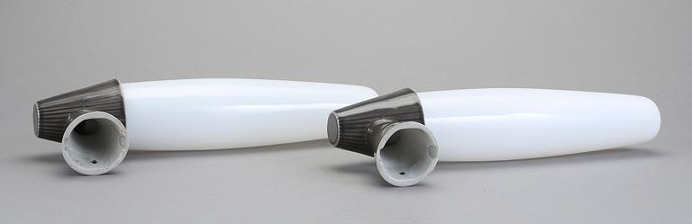 VÄGGLAMPOR, ett par, stengods och glas, sannnolikt Gustavsberg, 1960-tal.