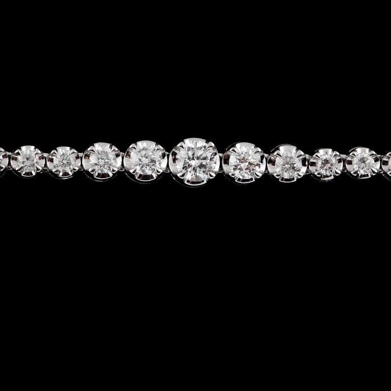COLLIER, 18k vitguld med briljantslipade diamanter, 3.78ct. Vikt 7 g.