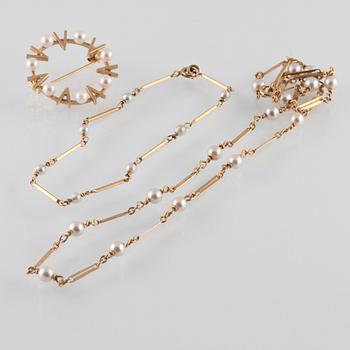 BROSCH, ARMLÄNK SAMT HALSLÄNK, 18K guld samt odlade pärlor. Vikt 15,7 gram.