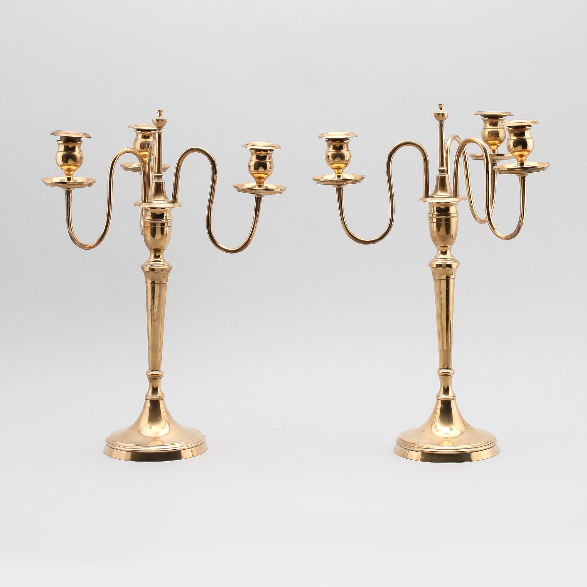 KANDELABRAR, 1 par, mässing, Nils Petter Linderberg, Sundsvall, omkring år 1900.